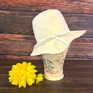 Betmar Vintage Cream Felt hat with White Leather Band!